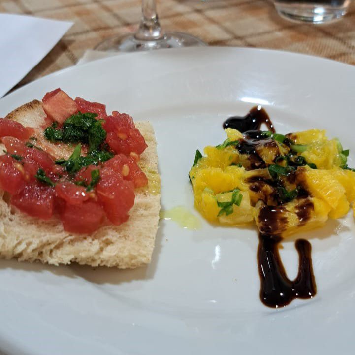 Antipasto con bruschetta al pomodoro